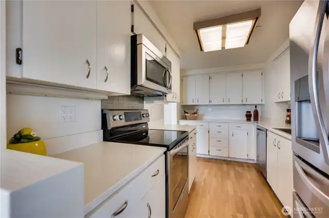 Lots of cabinet & counter space in your kitchen with oak hardwood floors & stainless steel appliances.