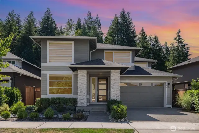 Welcome to a stunning MainVue home in the sought-after Cascade Canyon community, where luxury meets functionality.