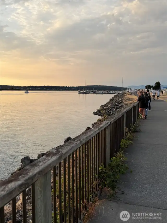 Absolutely stunning Everett Waterfront, only 2 miles away!