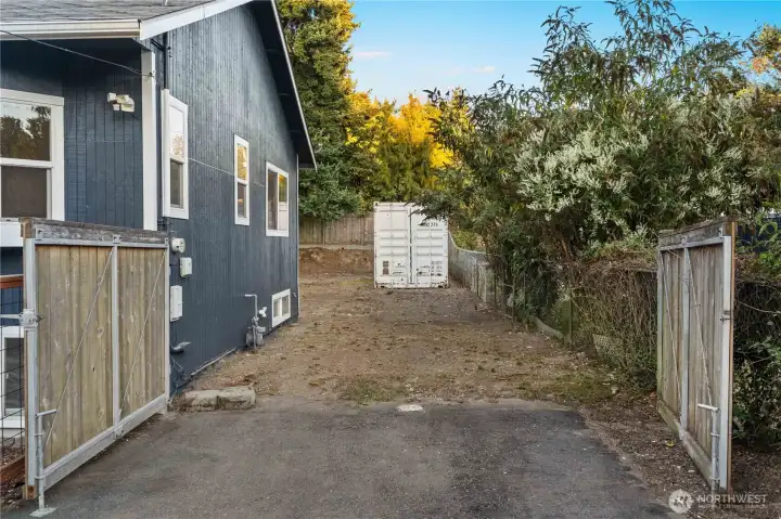 Rightside of home w/gate open-room for RV or boat parking