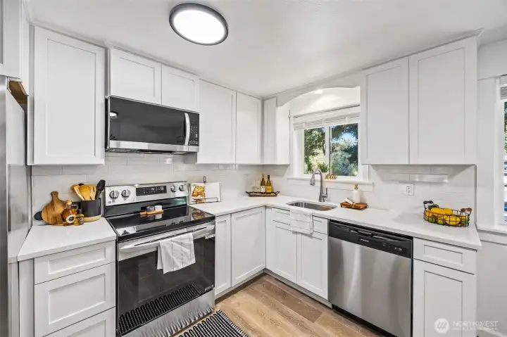Sleek, functional, and full of style — the kitchen you’ve been dreaming of.