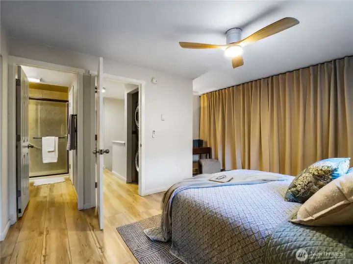 The primary also has a dual-entry en-suite