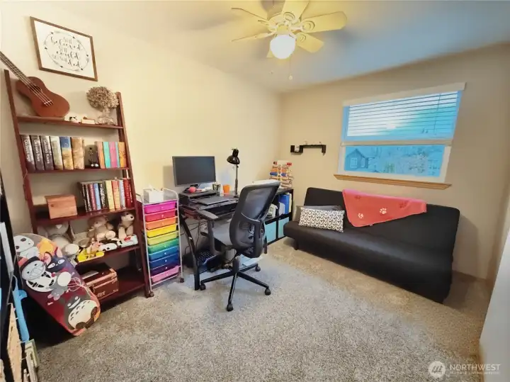 Second upper level bedroom