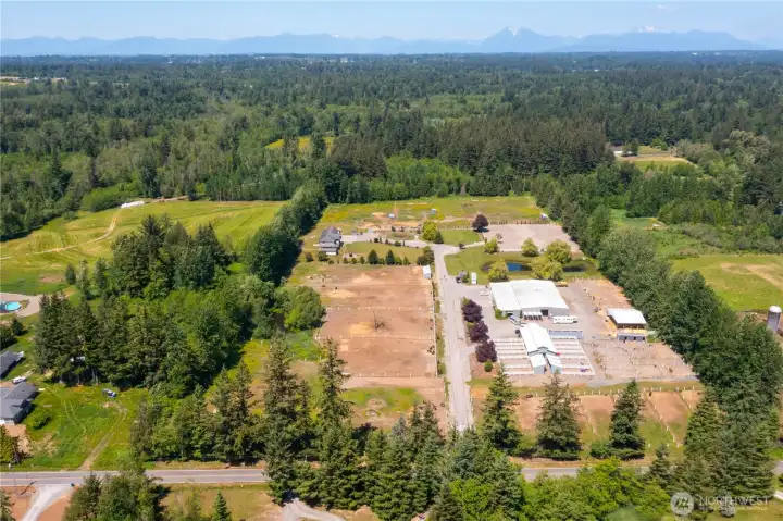Perfect for horses, cattle, goats, chickens, dahlias, large gardens, or a wide range of equestrian and hobby farm pursuits—this versatile property offers endless possibilities and an exceptional country lifestyle.
