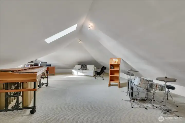 Large attic bonus music or play room!