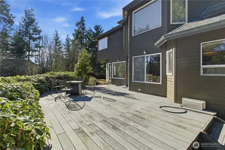 Large outdoor deck off the kitchen for summer BBQing!
