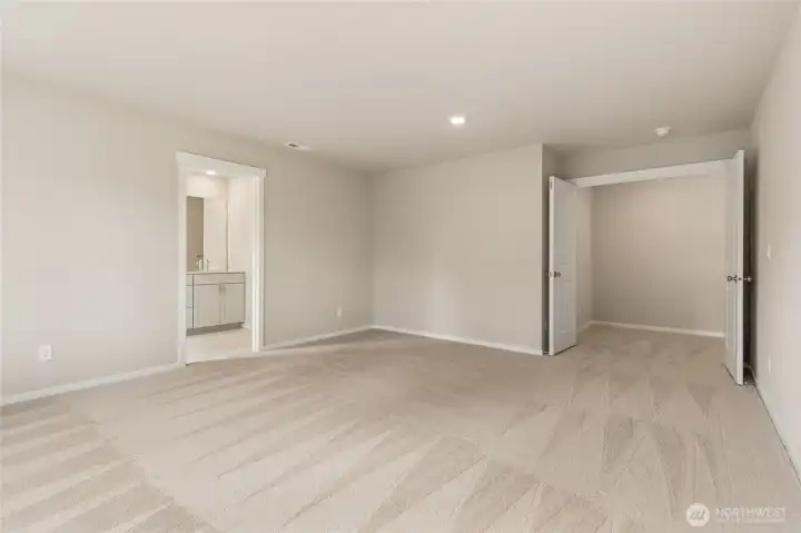 Primary bedroom with en-suite bathroom. Photos are representative only and may display different color package and/or upgrades.