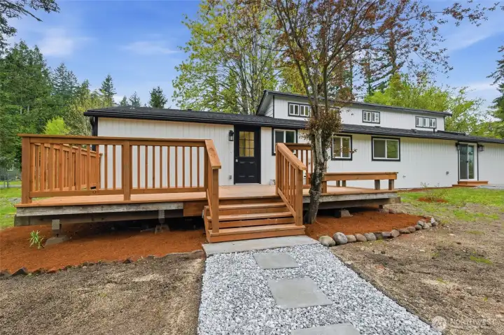 Beautiful Expansive Deck Beautiful Expansive Deck