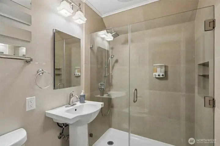 Main floor cottage bathroom