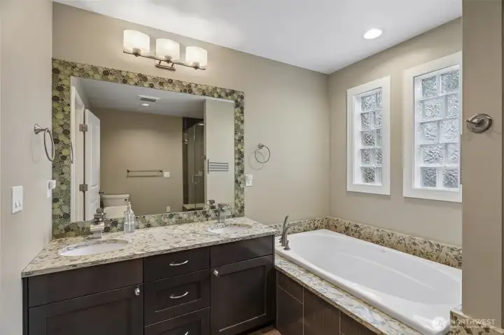 Primary soaker tub