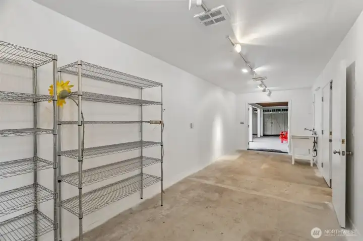 Artist studio with 1/2 bath