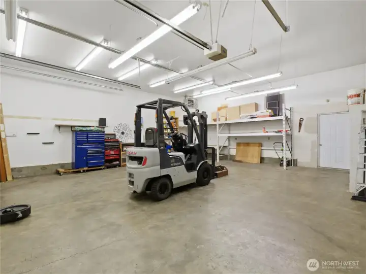 Generous storage and workspace support every aspect of waterfront living. Generous storage and workspace support every aspect of waterfront living.