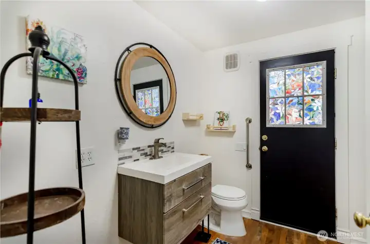 Main floor full bath with door leading to back patio.