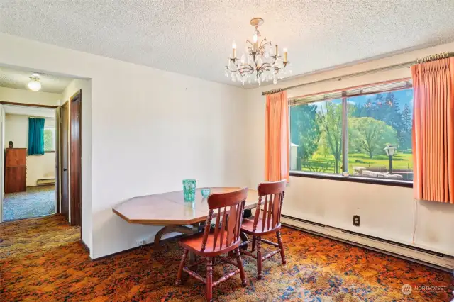 Flex space between the kitchen and living room--additional dining, or current owner had set it up as an office!