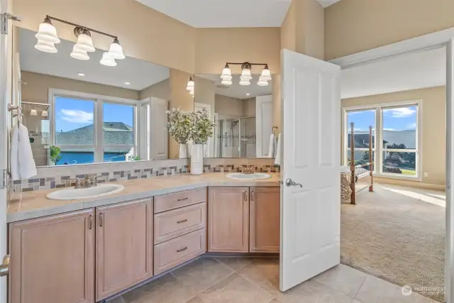 En suite with double sinks...