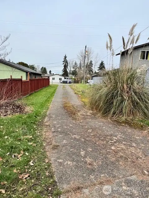 Road from the house to E 80th St.