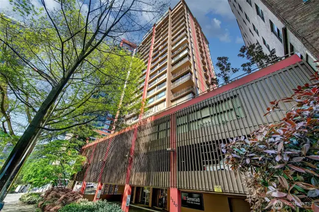 Walk to world-class dining, Town Hall Seattle events, parks, and more!
