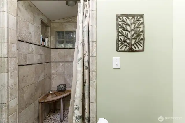 Main level 3/4 bath shower