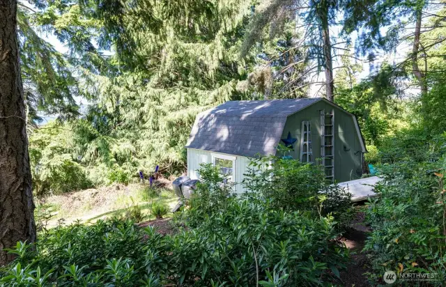 12x16 shed w/storage loft.
