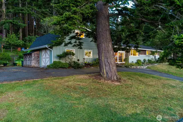 313sf single car garage is seen at left & has a brand new garage door.