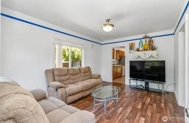 Light and airy floorplan, laminate wood flooring, double pane windows, central forced air heating, new plumbing throughout.