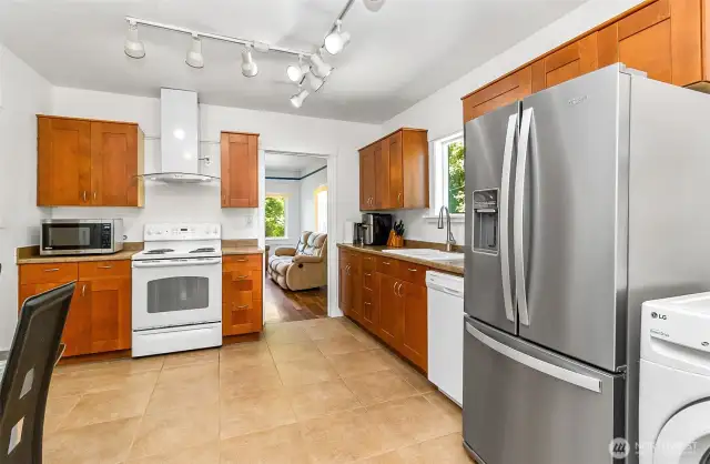 Spacious kitchen with all appliances included