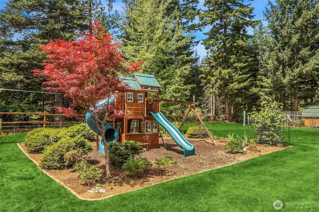 Got kids? Grandkids? They will love this garden park playhouse~
