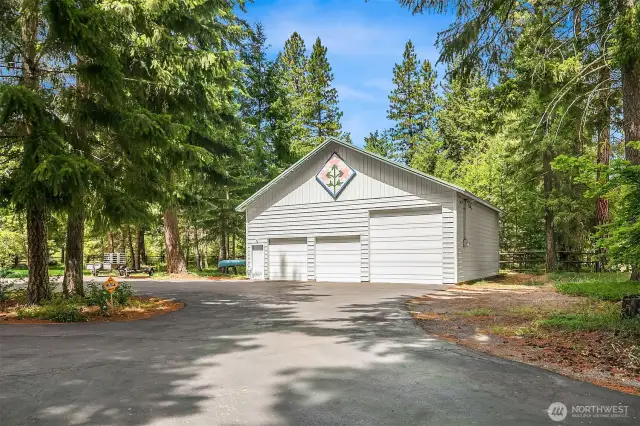 Black topped driveway gives this a clean, neat look and feel. Ample parking for all your friends!