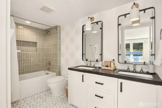 Guest suite bath.