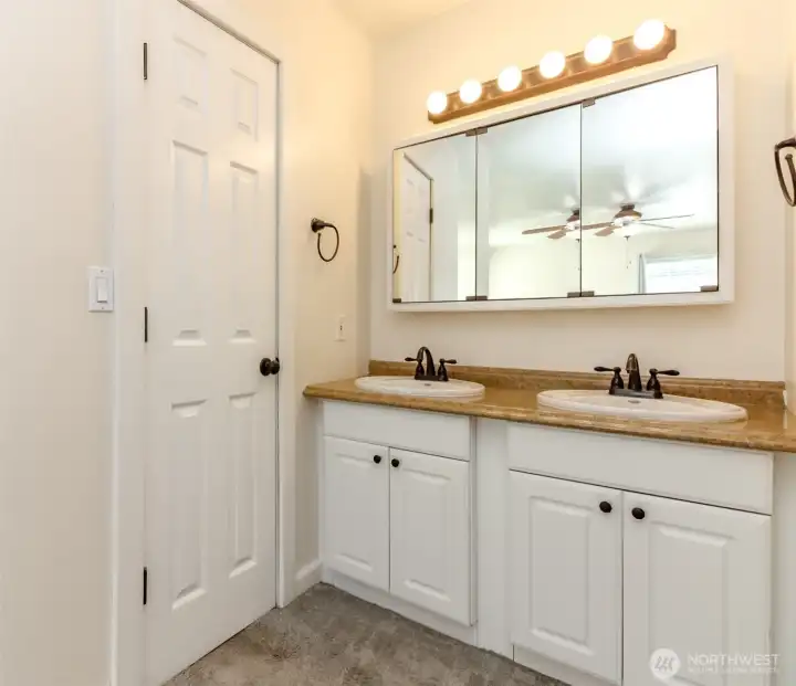 En Suite Bthrm Mstr/Walk in Closet
