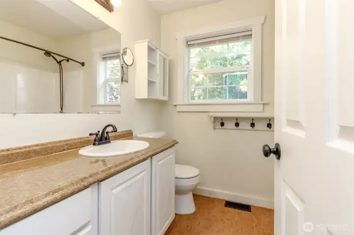 2nd Full Bth Upstairs