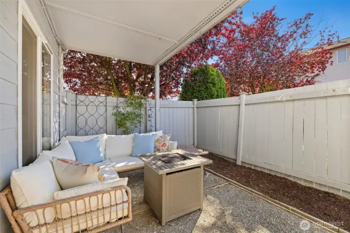 Completely private outdoor patio. So peaceful, and fully-fenced!