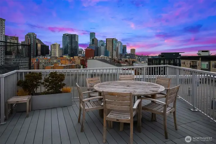 Incredible sound and city views for your al fresco dining.