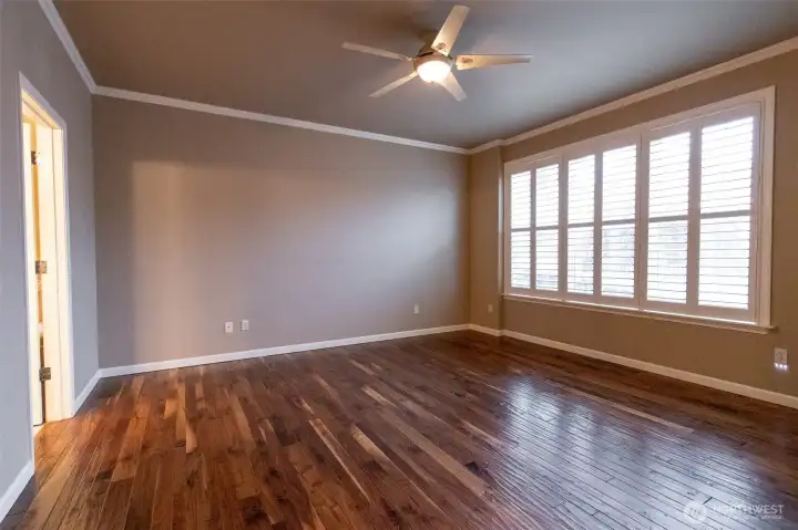 Main level primary bedroom