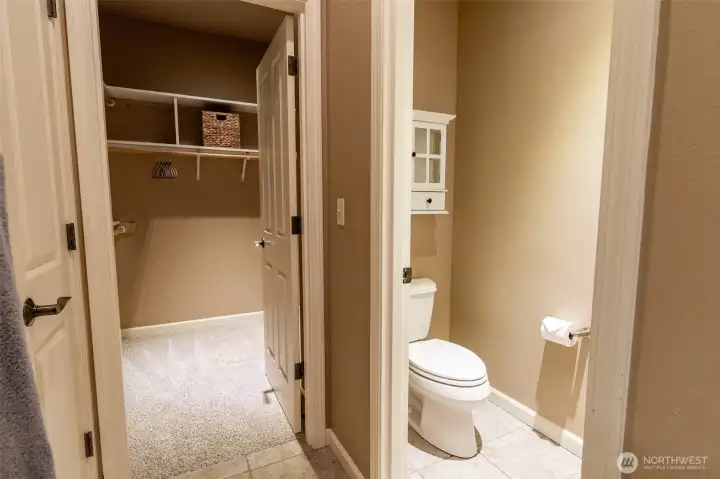 Walk in closet, separate toilet