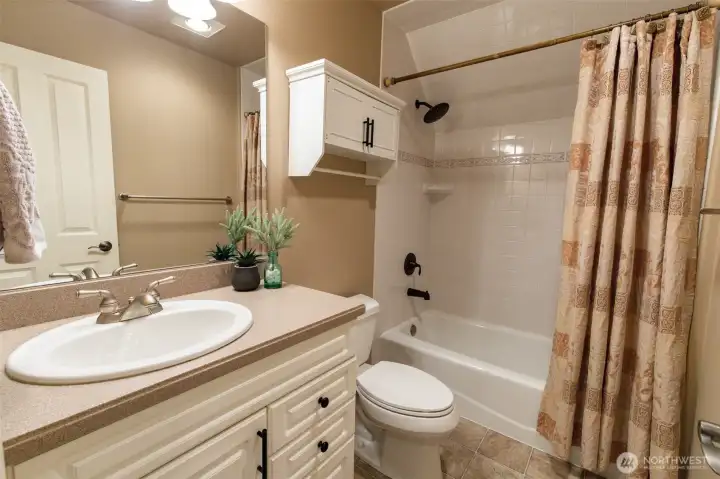 full bathroom (upper level)