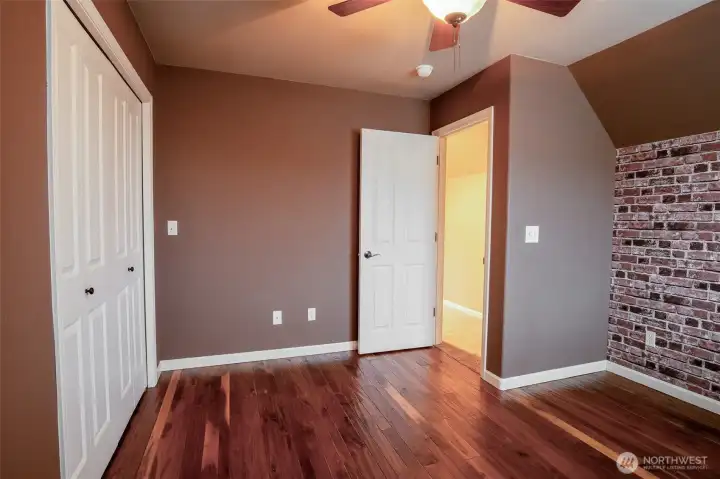 3rd bedroom (upper level)