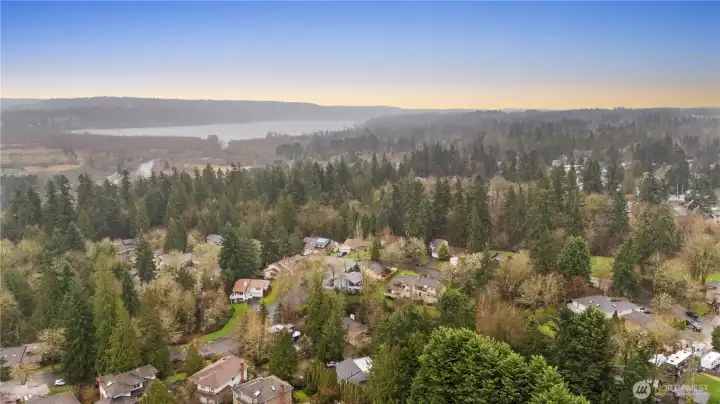 Close to Matymoor park for concerts and events, lake sammamish and tons of outdoor recreation.
