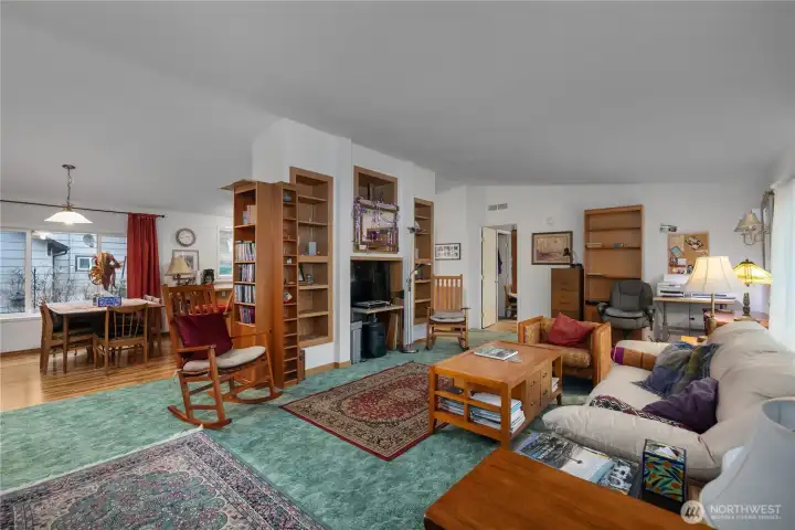 Enter into the spacious Greatroom.