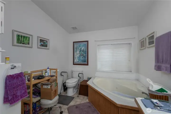 Light and bright bath!