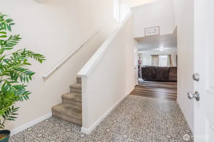 Open entry with vaulted ceilings