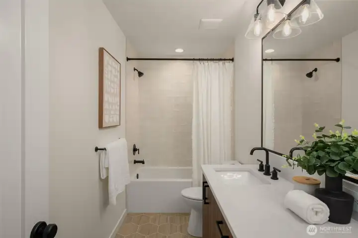 Spacious full bathroom