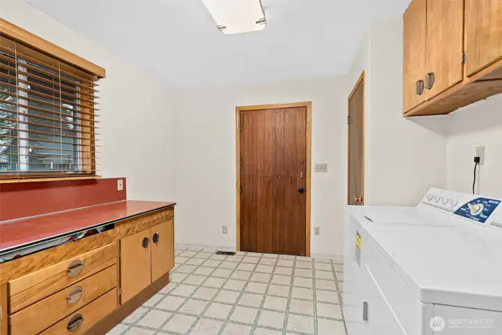 Work area/Laundry