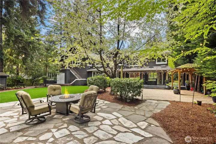 Lots of entertainment space out back