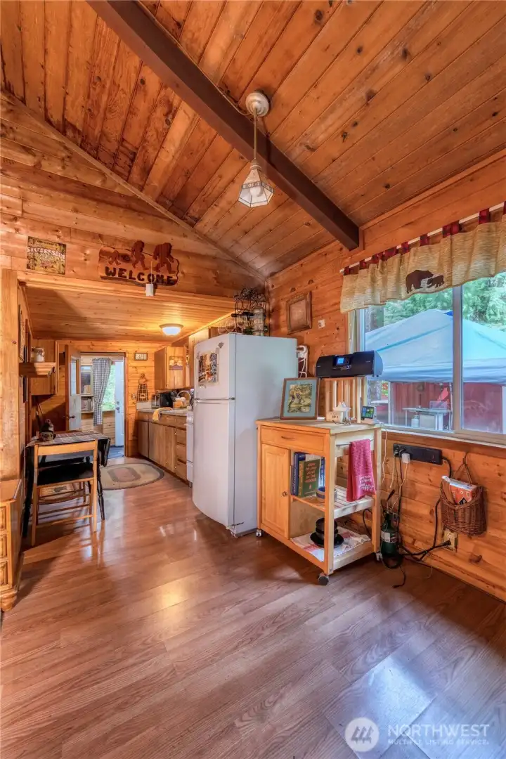 Beside the Amish-built fridge, a handy multi-use roll cart adds charm and practicality.