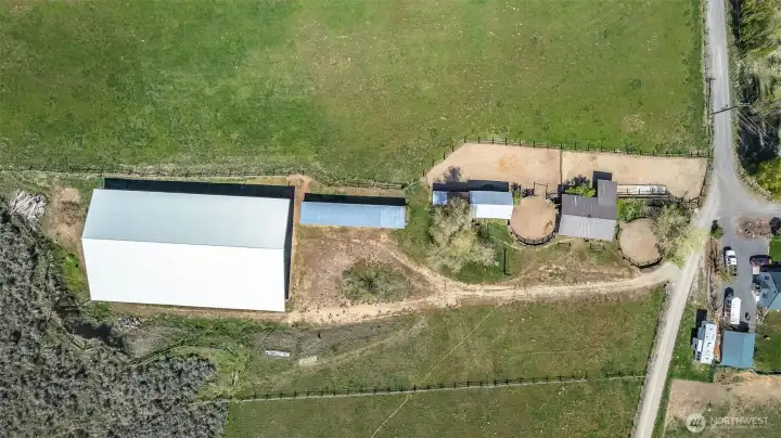 arena, box stalls, coupe, corral, barn & second corral