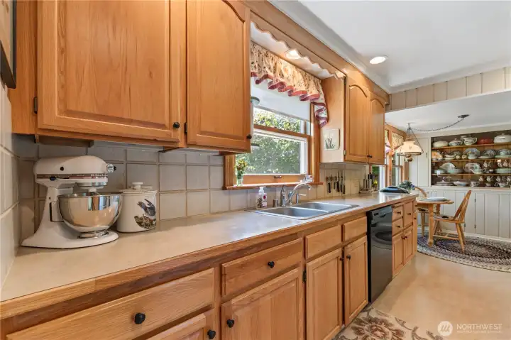 Very efficient kitchen! Very efficient kitchen!