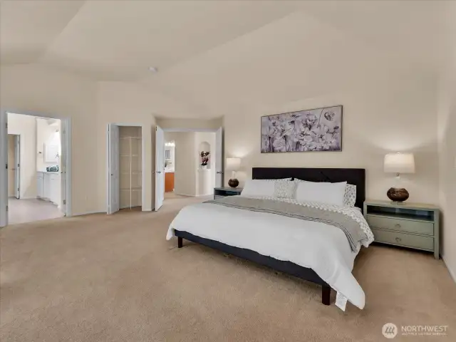 Master Bedroom (Upper)