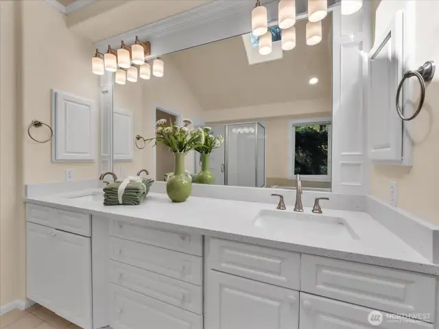 Master Bath (Upper)