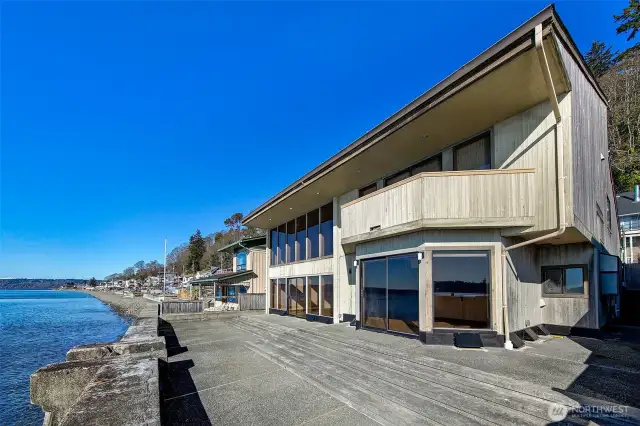 Fabulous bulkhead with just a few steps onto the beach.